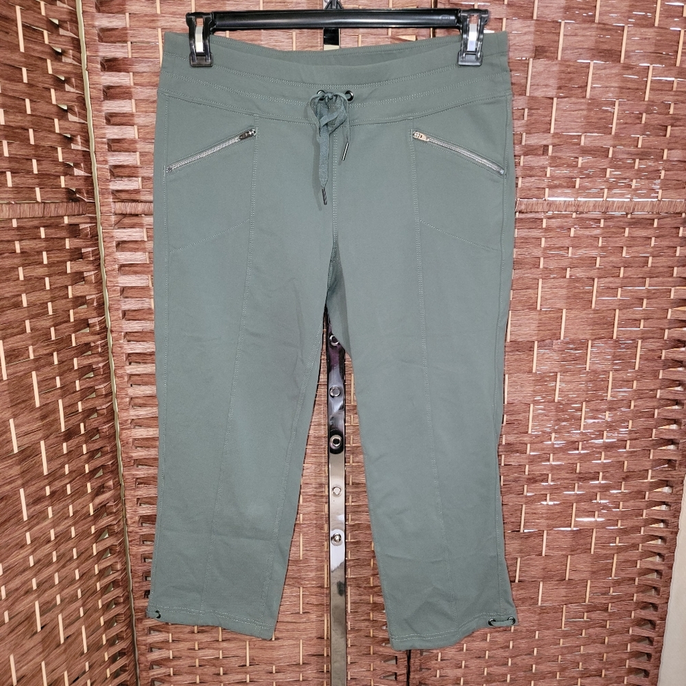 Athleta Zip Pocket Capri Pants